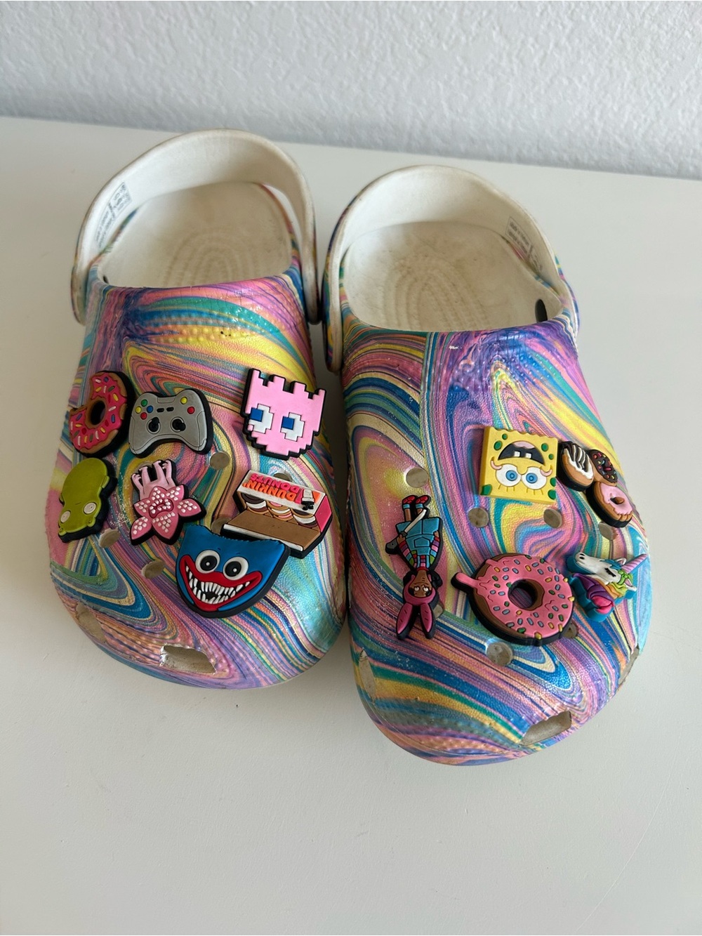 CROCS Rainbow Clogs w Charms - Sponge Bob Burgers Stranger Things - Kid Sz 2